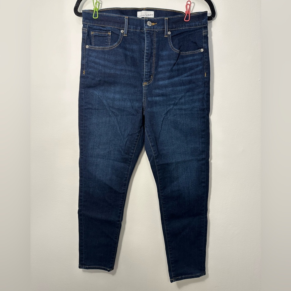NWOT LOFT High Rise Skinny Jeans Size 31P in Medium/Dark Wash
